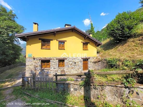 APARTAMENTOS TURISTICOS. LLANANZANES (ASTURIAS) - ASTURIAS