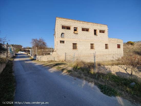 Nave en Macastre - VALENCIA