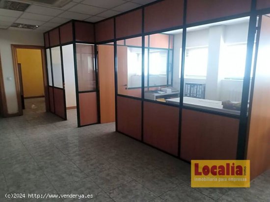 Nave Industrial con oficinas en Polígono de Barros