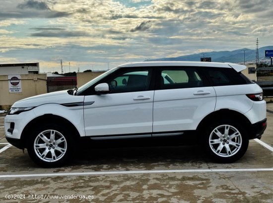 Land-Rover Range Rover Evoque 2.2L TD4 150CV 4x4 con TECHO PANORÁMICO, CUERO... - El Prat de Llobre