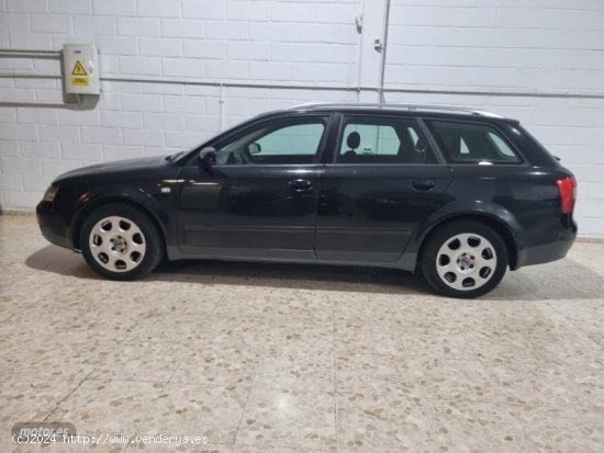 Audi A4 2.5 tdi avant de 2003 con 400.000 Km por 2.000 EUR. en Sevilla