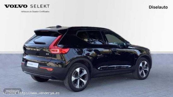 Volvo XC40 2.0 B3 PLUS DARK AUTO 163 5P de 2023 con 7.847 Km por 39.900 EUR. en Barcelona