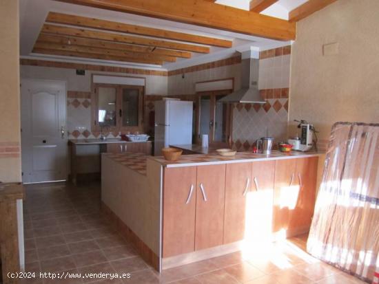 SE VENDE CHALET EN ASPE - ALICANTE