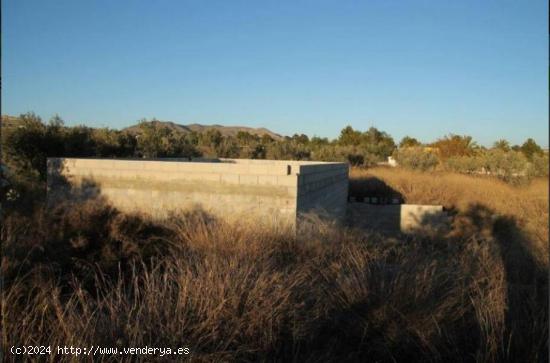 SE VENDE ALBERGUE EN LA ROMANA - ALICANTE