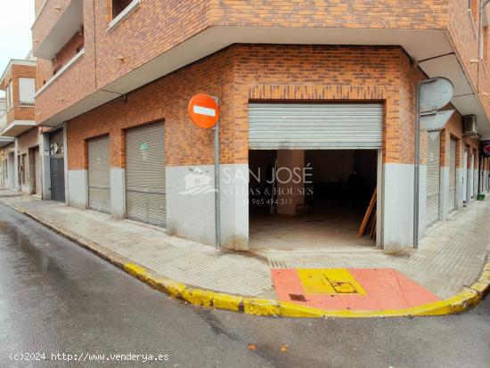 SE ALQUILA LOCAL DIAFANO QUE HACE ESQUINA TODO EXTERIOR EN BUENA ZONA DE ASPE - ALICANTE