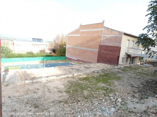  Solar en mejor zona de Sant Marti de Tous para hacer casa y jardín por 77500 Eur - BARCELONA 