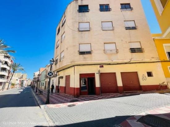 EDIFICIO DE 3 PISOS DE 3 HABITACIONES + LOCAL COMERCIAL Y 3 TRASTEROS - ALICANTE