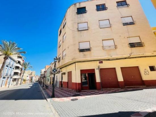 EDIFICIO DE 3 PISOS DE 3 HABITACIONES + LOCAL COMERCIAL Y 3 TRASTEROS - ALICANTE