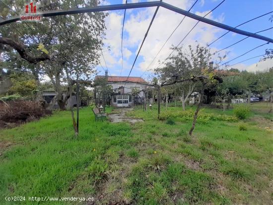  CASA CON PARCELA EN UN PUEBLO CERCA DE VILLAMARÍN - ORENSE 