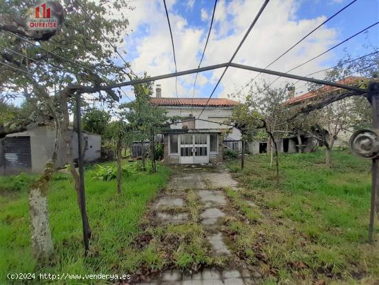 CASA CON PARCELA EN UN PUEBLO CERCA DE VILLAMARÍN - ORENSE