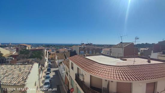 Encantadora Casa Adosada a Reformar en Calafell Pueblo - TARRAGONA