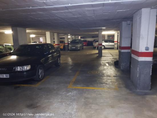 PLAZA DE PARKING EN AVDA MADRID, ENTRE TENOR MASSINI Y CARLOS III - BARCELONA