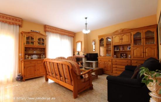 VENTA DE IMPECABLE CHALET PAREADO EN EL CENTRO DE SEGUR DE CALAFELL - TARRAGONA