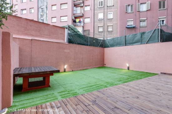  RECIEN REFORMADO GRAN TERRAZA Y LUMINOSO, PISO EN VENTA SANT ANTONI - BARCELONA 