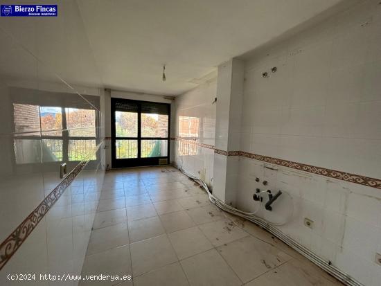 DUPLEX CON TERRAZA EN FLORES DEL SIL!! - LEON