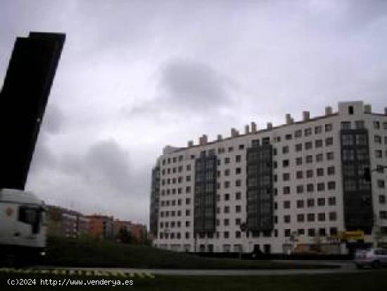  ALQUILER PLAZAS DE GARAJE EN EDIFICIO JARDINES DE ZORRILLA FRENTE VALLSUR - VALLADOLID 