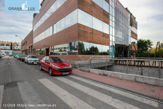 Espectacular edificio a las puertas de Granada , con un uso terciario , con 5 plantas. - GRANADA