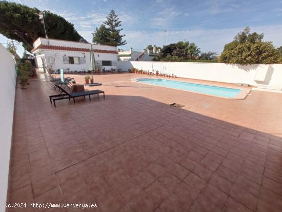  Chalet con piscina - CADIZ 