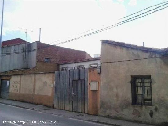 CASA UNIFAMILIAR CON PATIO EN LEON - LEON