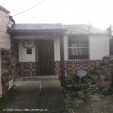 VENTA DE CASA CON TERRENO EN PARADASOLANA - LEON