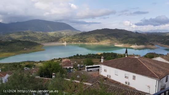  SE VENDE CASA CON JARDIN EN ZAHARA DE LA SIERRA - CADIZ 