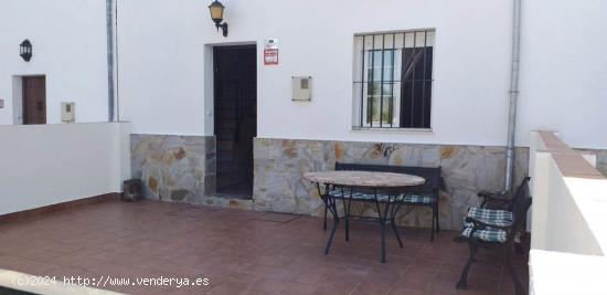 SE VENDE CASA CON PATIO Y VISTAL AL LAGO EN ZAHARA DE LA SIERRA - CADIZ