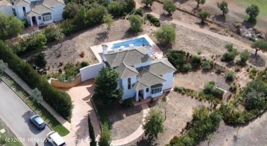 SE VENDE VILLA EN CAMPO DE GOLF GARDEN EN ARCOS DE LA FRONTERA - CADIZ