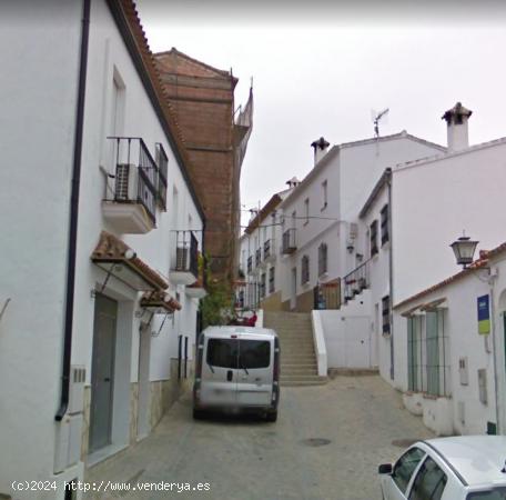 SE VENDE LOCAL COMERCIAL EN ZAHARA DE LA SIERRA - CADIZ