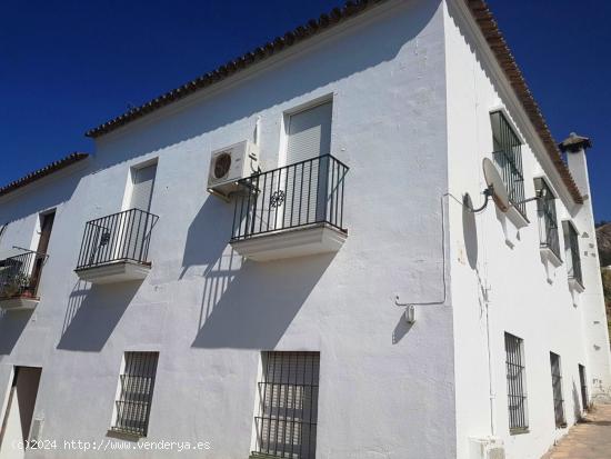 SE VENDE LOCAL  EN ZAHARA DE LA SIERRA - CADIZ