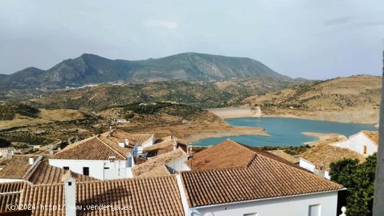 SE VENDE PISO EN EL CENTRO DE ZAHARA - CADIZ