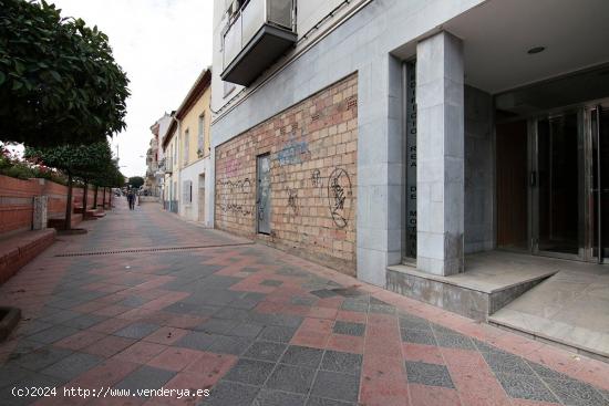 Local calle principal de Armilla,buena fachada .Se vende sin arreglar. - GRANADA