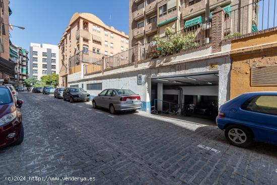  LOCAL COMERCIAL EN CALLE ABDERRAMÁN - GRANADA 