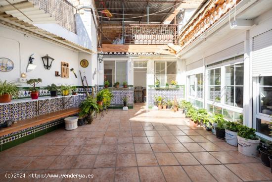 GRAN CASA CON ESTILO EN EL CENTRO DE DÚRCAL - GRANADA