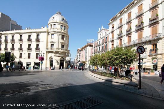 A la venta Plaza de Aparcamiento junto al Ayuntamiento - GRANADA