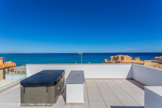 VILLA DE LUJO EN LA MATA CON PISCINA PRIVADA - ALICANTE