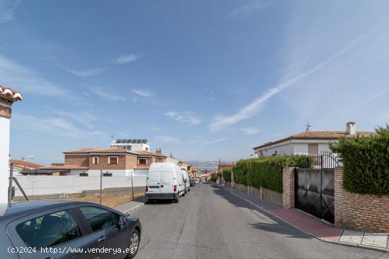 Otura. Magnífico solar urbano con 600 m/2 dando a dos calles. - GRANADA