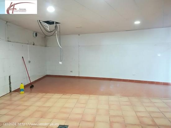 Local comercial de 140 m2 construidos en el Barrio de Monachil - GRANADA