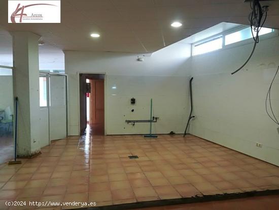 Local comercial de 140 m2 construidos en el Barrio de Monachil - GRANADA