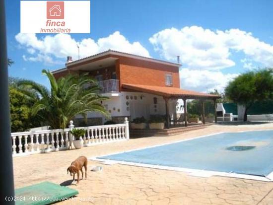 DON ALVARO, MAGINIFICO CHALET CON PISCINA, CALIDADES Y VISTAS ESPECTACULARES - BADAJOZ