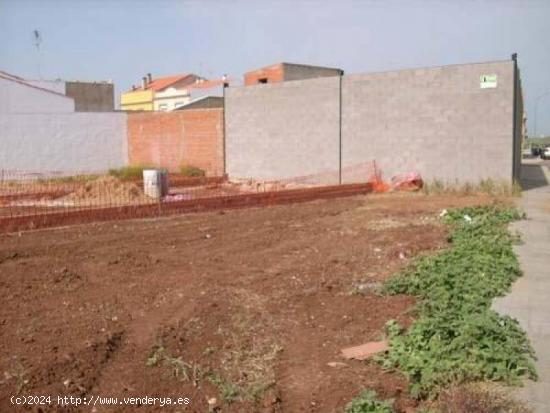 MONTIJO SOLAR DE ESQUINA, ZONA EL VALLE - BADAJOZ