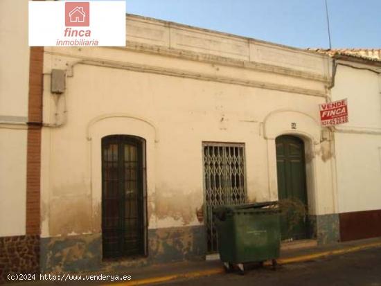 MONTIJO, CASA EN VENTA PARA REFORMAR, MUY AMPLIA Y CENTRICA - BADAJOZ