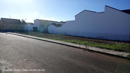 MONTIJO, VENTA SOLAR ZONA RESIDENCIAL. DE ESQUINA. - BADAJOZ