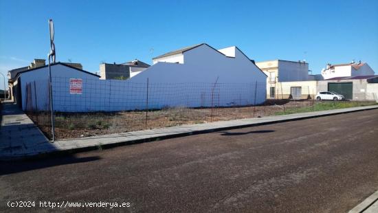 MONTIJO, VENTA SOLAR ZONA RESIDENCIAL. DE ESQUINA. - BADAJOZ