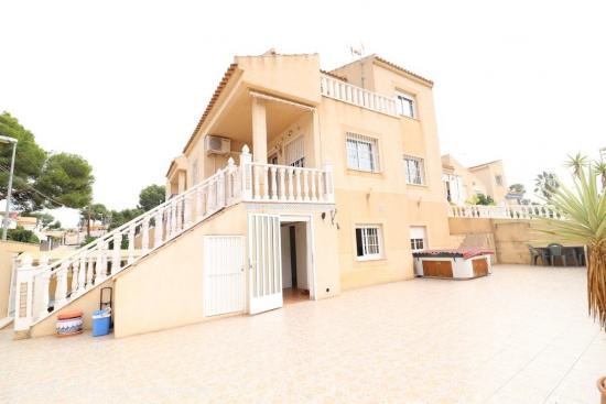 Chalet independiente  en Los Balcones - ALICANTE