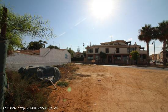 PARCELA DE 172 M2 A TRES CALLES EN SAN PEDRO DEL PINATAR - MURCIA