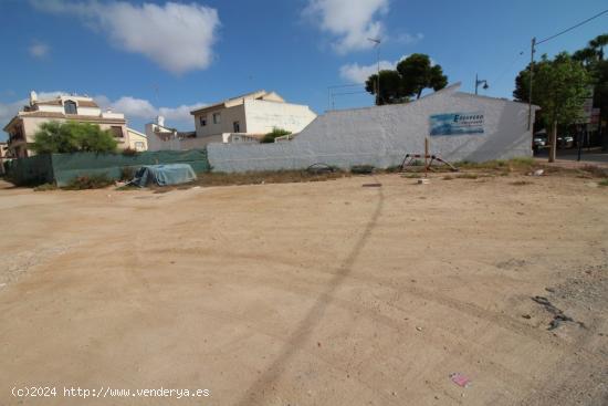 PARCELA DE 172 M2 A TRES CALLES EN SAN PEDRO DEL PINATAR - MURCIA