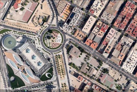 SE VENDE LOCAL MAS SOTANO EN MANZANA COMPLETA FRENTE AL CORTE INGLES EN ELCHE - ALICANTE