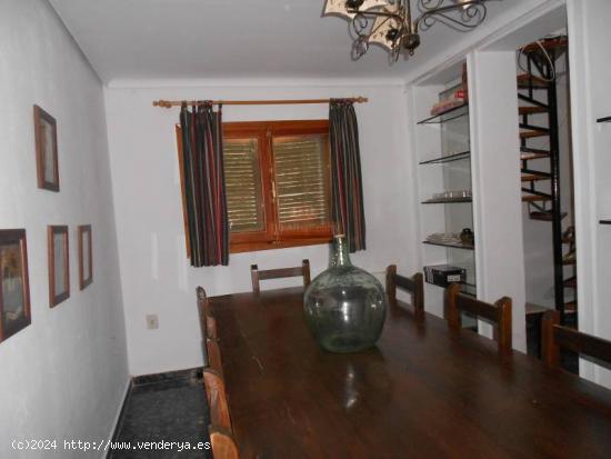 VENDE CHALET EN URBANIZACION DE LUJO 5DORMITORIOS PISCINA PRIVADA. - ALBACETE