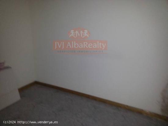 ¡IDEAL PARA SU NEGOCIO! LOCAL COMERCIAL DE 120m. CON ESCAPARATE FRONTAL ZONA CENTRO-VILLACERRADA - 