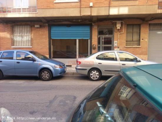 LOCAL IDEAL PARA PEQUEÑO COMERCIO CON UN ESCAPARATE DE 3 METROS - ALBACETE